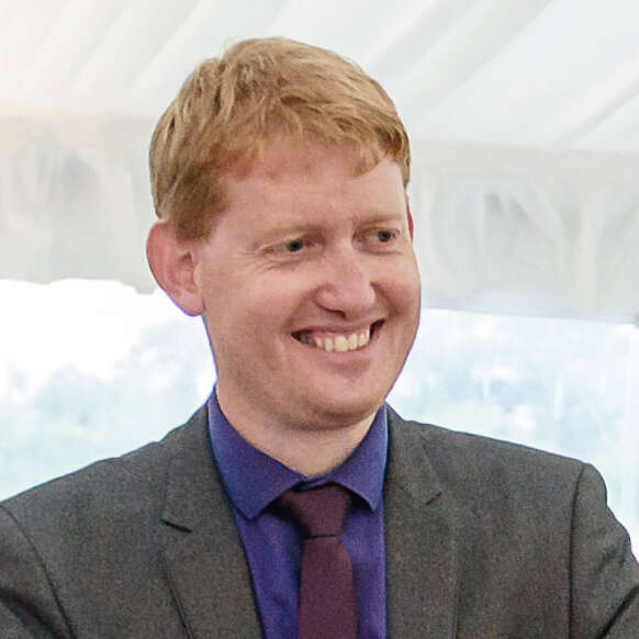 Damian Surr, Gingermagic